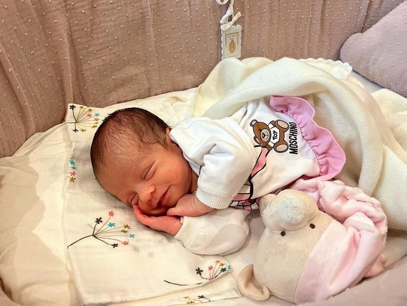 Georgina Rodriguez sinh con gái Alana Martina cho CR7 